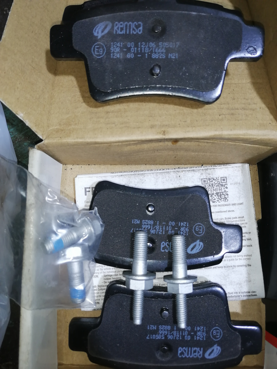 Фото в бортжурнале Citroen C4 Picasso (1G). Запчасти на фото: 124100, 501