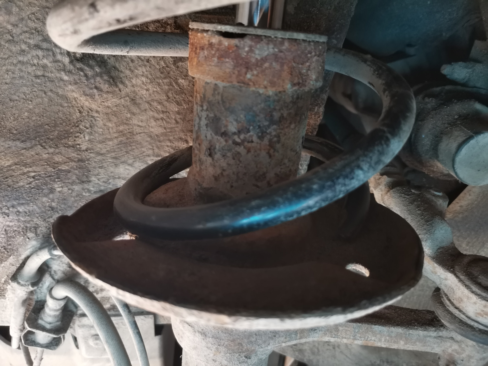 Неприятный скрежет при повороте руля на неровности. — Lada Приора седан ...