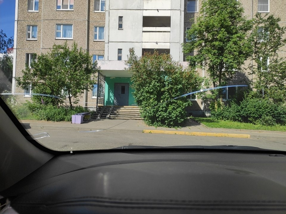 Таким образом трещина из не бросающейся в глаза превратилась в бесячую)) — KIA Rio (3G)