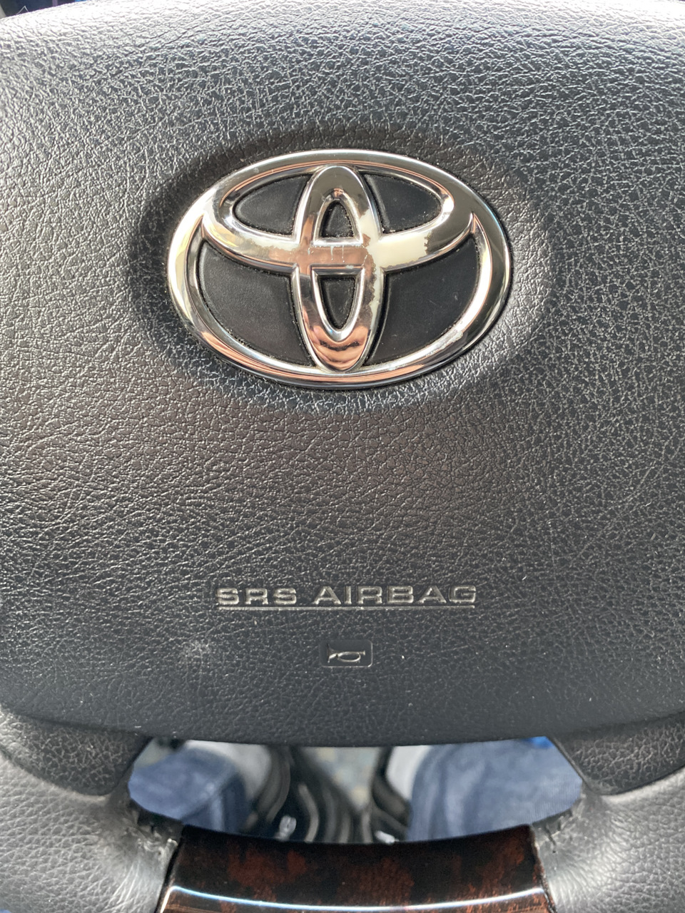 Шильдик на руле — Toyota Land Cruiser 200, 4,7 л, 2008 года | другое ...