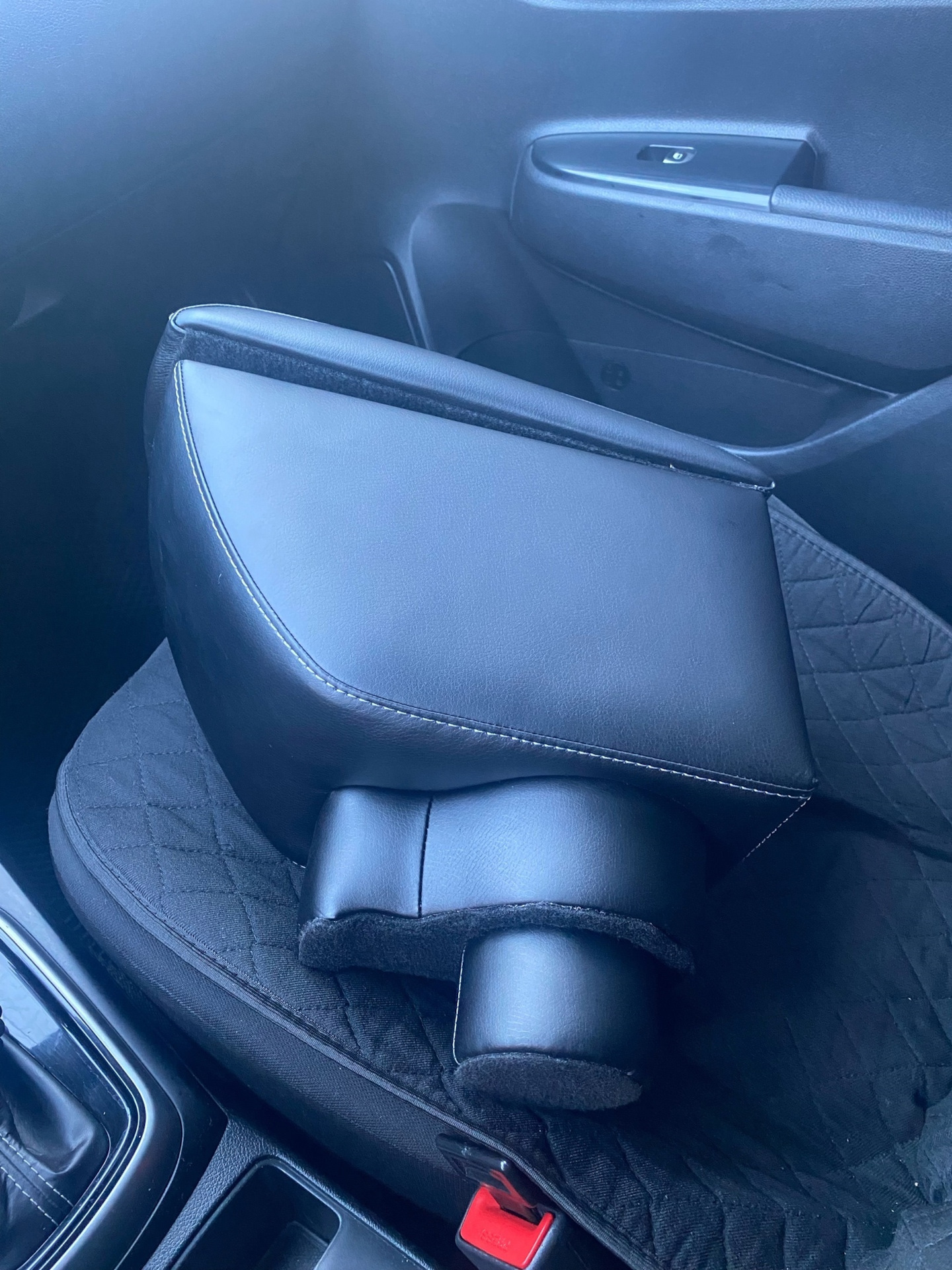 Подлокотник — KIA Rio (4G), 1,6 л, 2018 года | аксессуары | DRIVE2