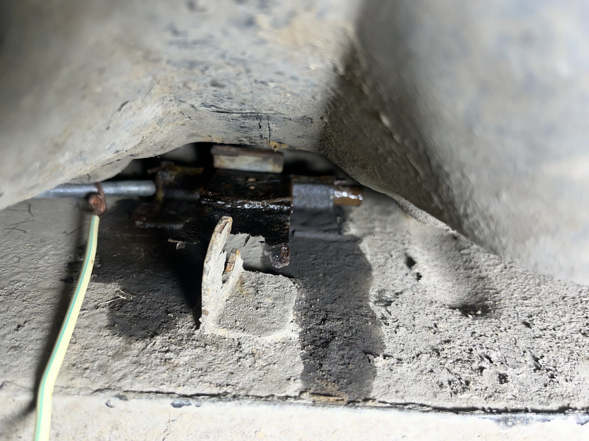 Замена хомутов бензобака Гранта, без его снятия — Lada Гранта (1G), 1,6 ...