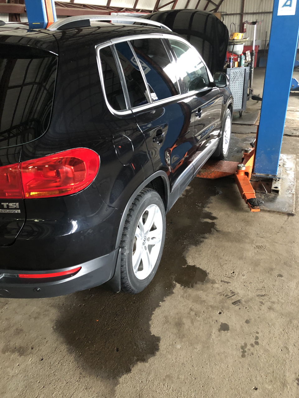 Брызговики — Volkswagen Tiguan (1G), 2 л, 2012 года | аксессуары | DRIVE2