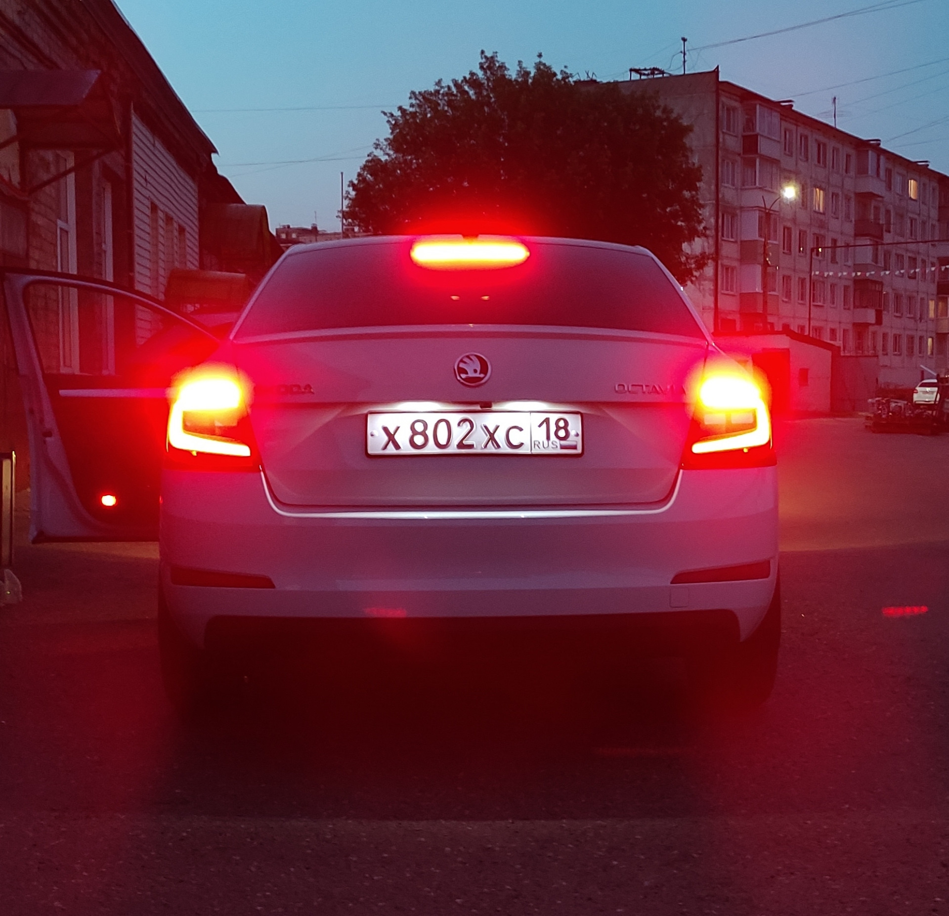 High LED фонари вместо галогена — Skoda Octavia A7 Mk3, 1,8 л, 2015 ...