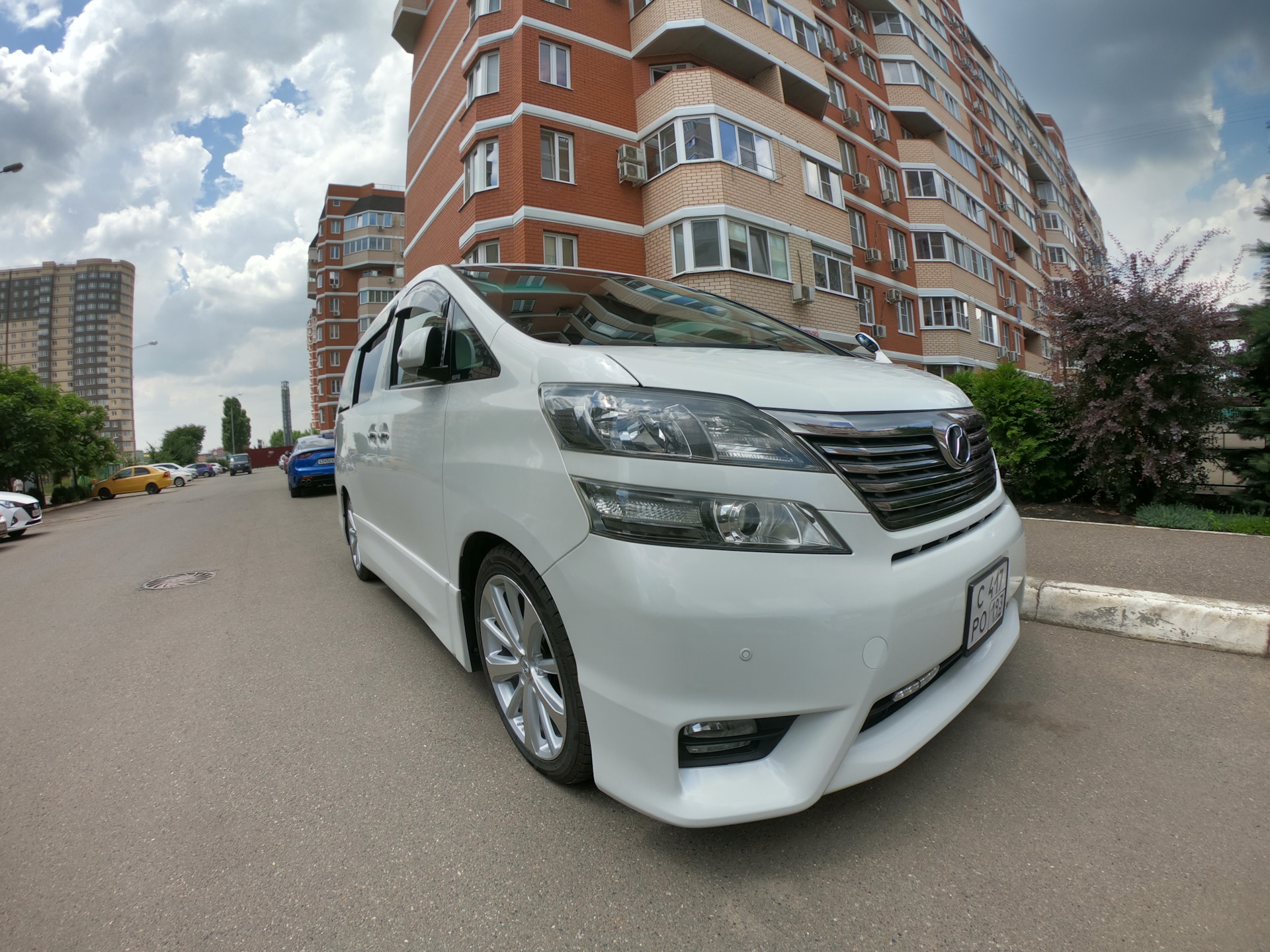 Toyota Vellfire 2008 Абхазия