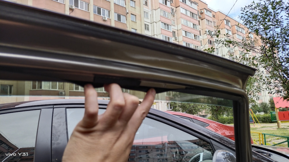 Сверчок резинового уплотнителя стекол — Lada Гранта (2G) FL, 1,6 л ...