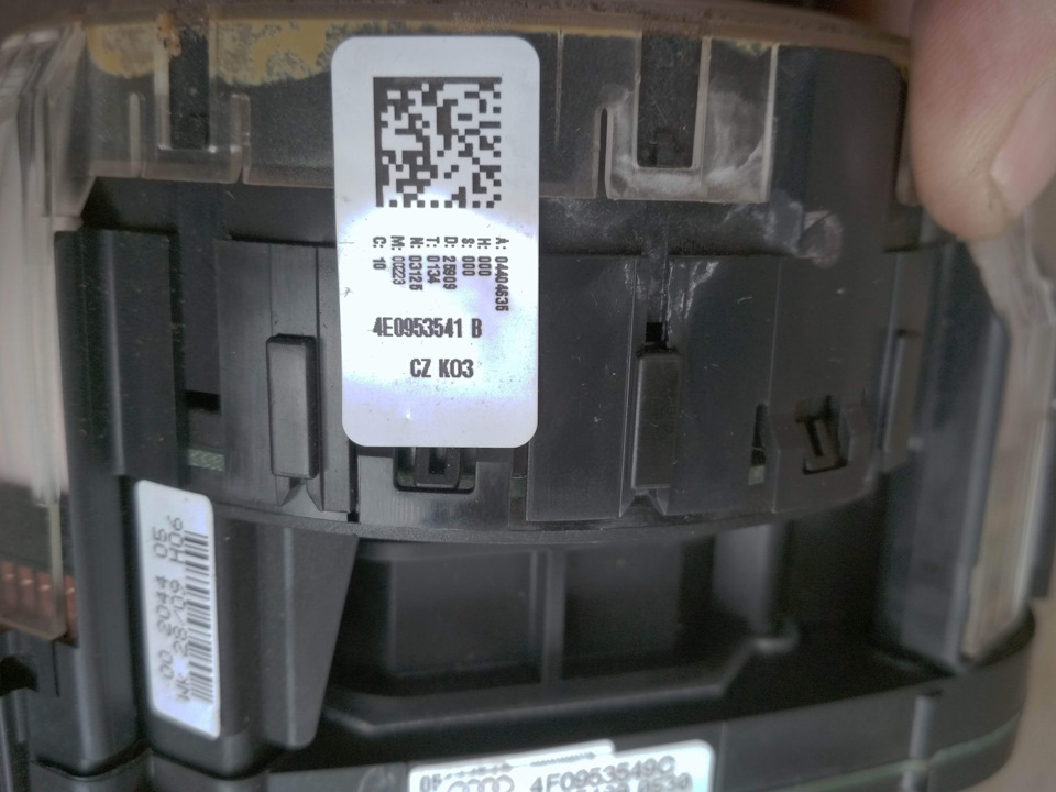 4E0953541B — подрулевое кольцо с обогревом. — Audi A6 Avant (C6). Запчасти на фото: 4E0953541B