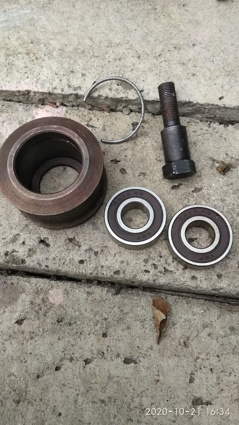 Натяжной ролик грм — ЗАЗ 1103, 1,2 л, 2006 года | расходники | DRIVE2