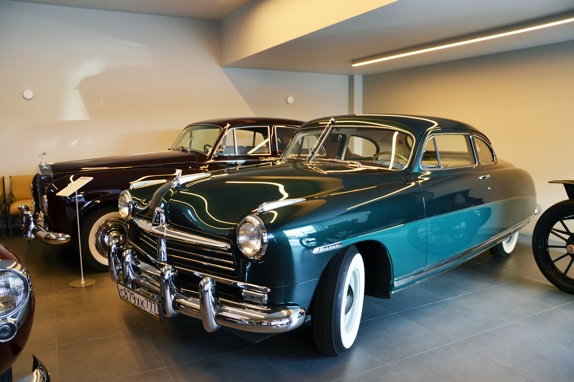 Автомобиль мастерская. Hudson 1949. Hudson Commodore. Редкие коллекционные авто. Ретро мастерская автомобилей.