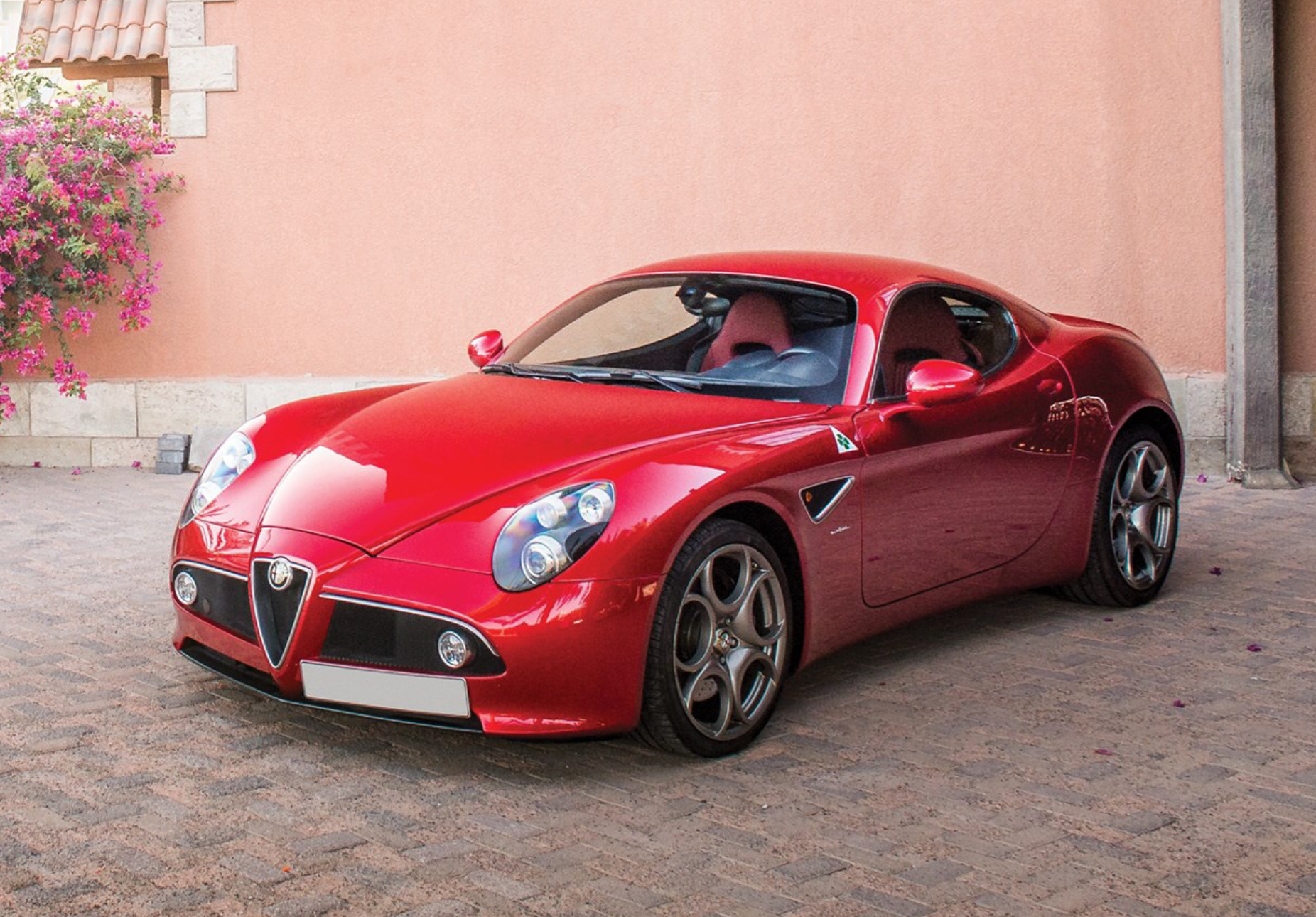 Alfa Romeo 8c белая