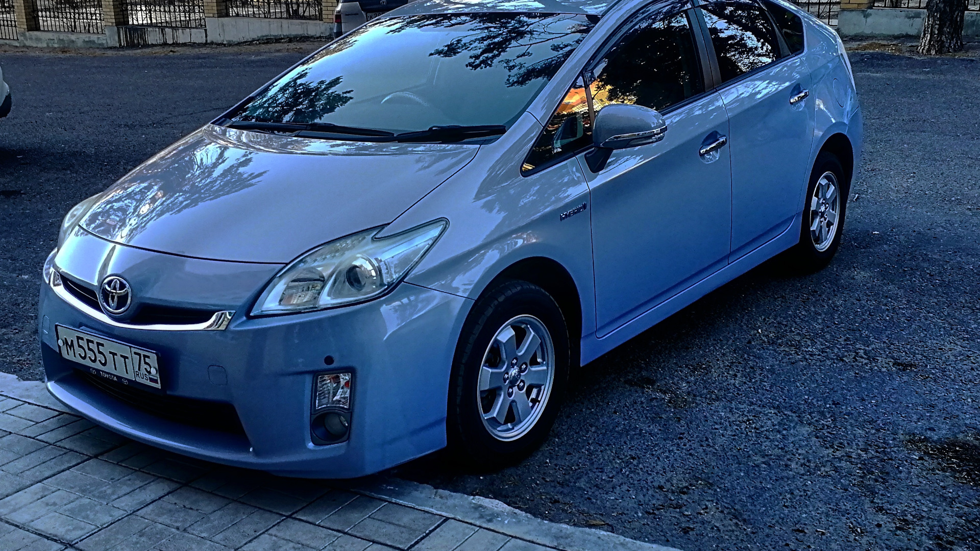 Дром продажа тойота приус. Toyota Prius 30. Тойота Приус 30 синий. Toyota Prius 2008 голубой. Prius 20 Blue.