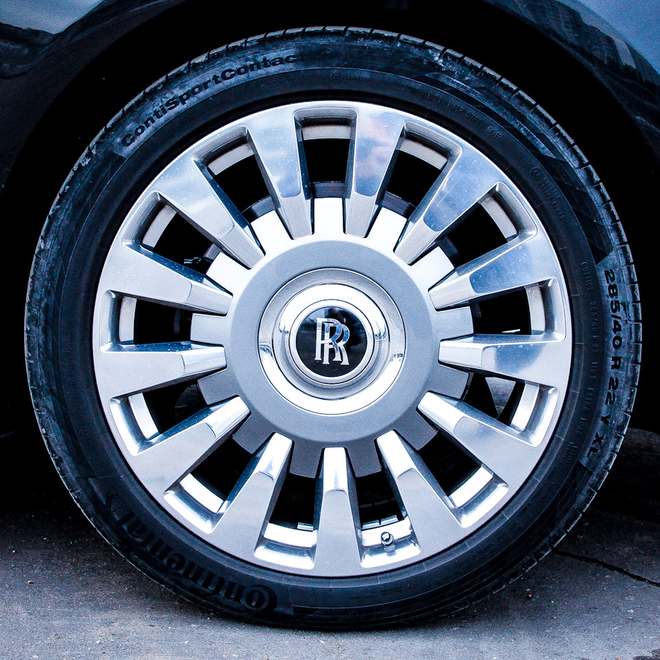 Автомобиль открытые двери rolls royce