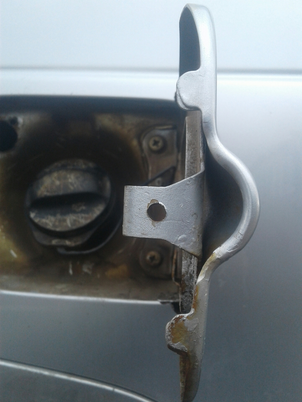 Слили бензин. С#ки. — Lada Приора универсал, 1,6 л, 2013 года | своими ...