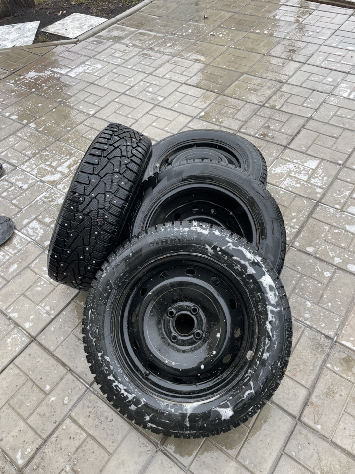 Шины зимние шипованные Pirelli 185/65 R15, штампованные диски ТЗСК ...