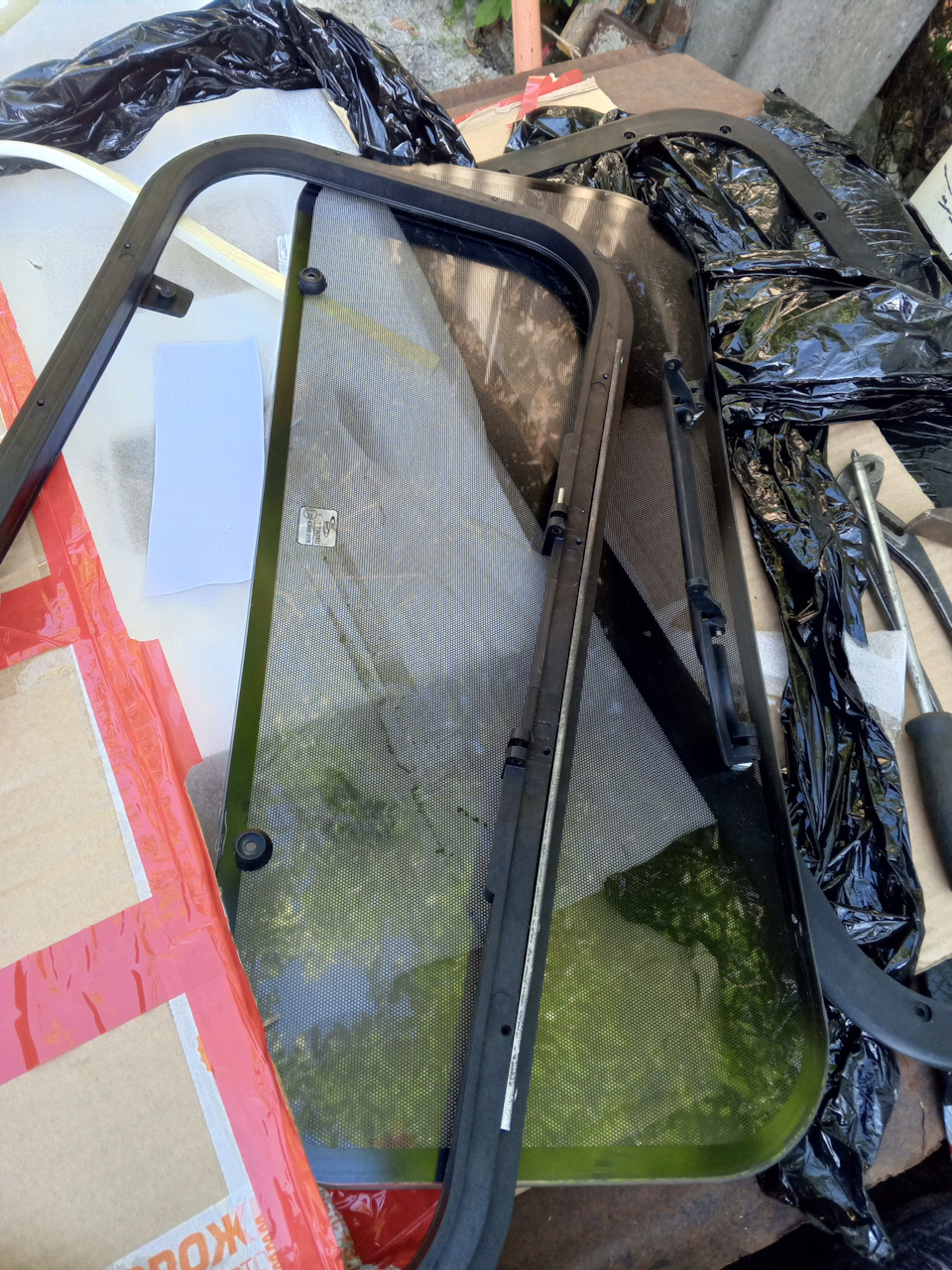 Люк я разобрал на случай если придётся пригнать с ним при подгонке. — Lada 2120 Надежда