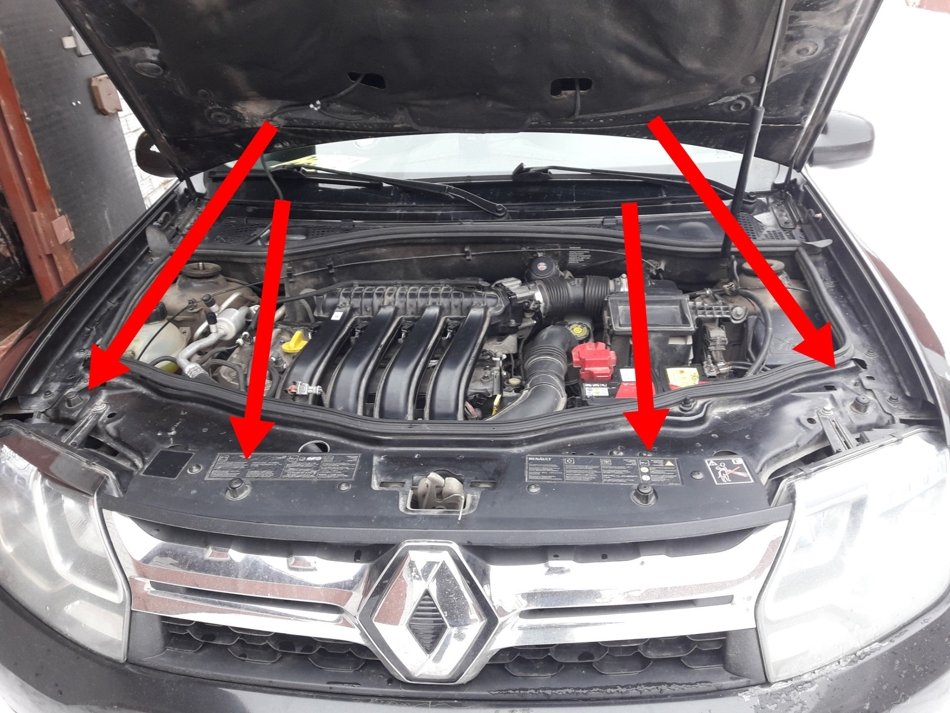 Как открыть капот рено дастер. Как открыть капот рено дастер. Замок капота рено дастер. Замок капота рено дастер 2. Рено дастер открытый капот.