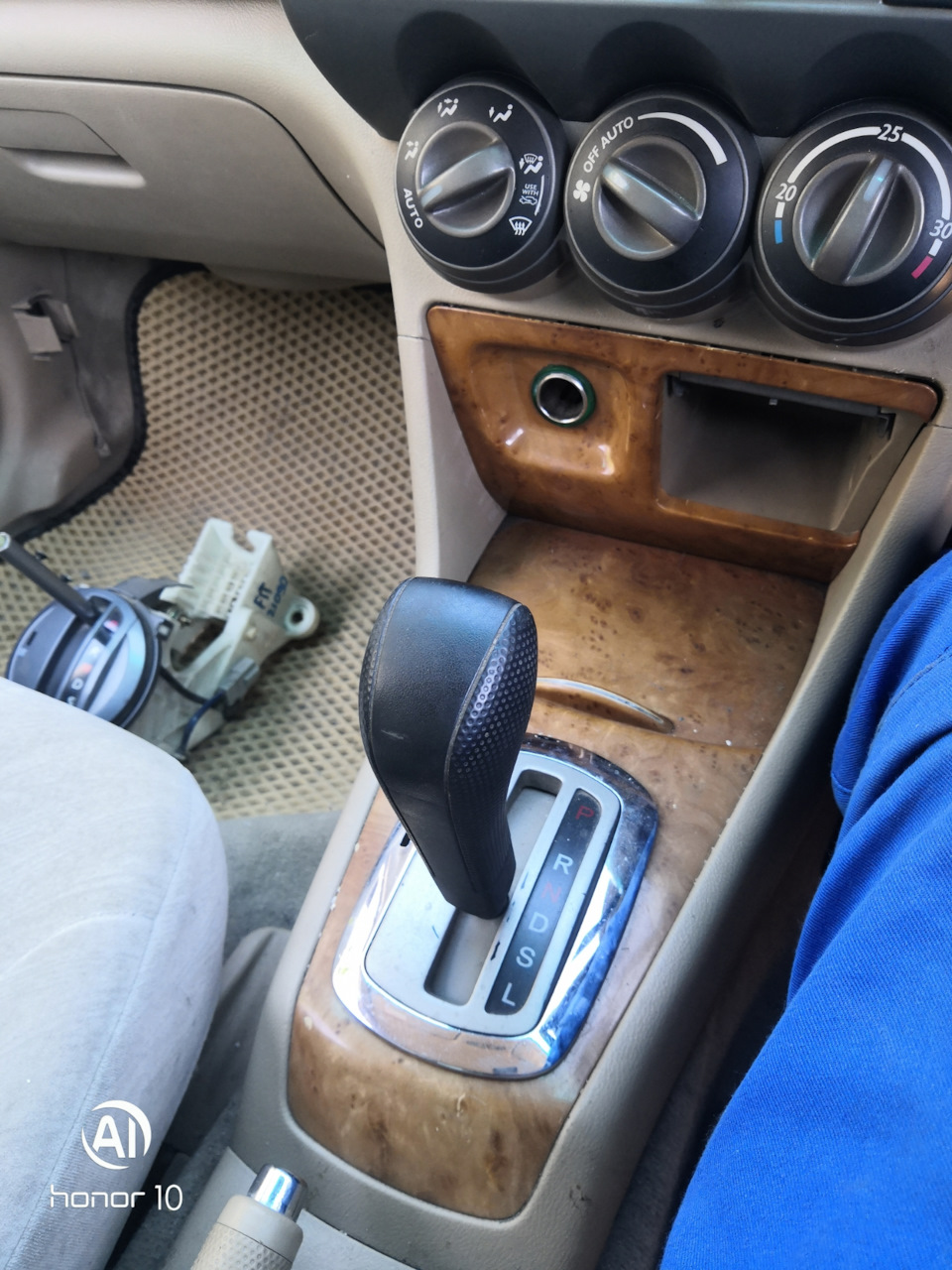 Замена набалдашника КПП — Honda Fit Aria, 1,5 л, 2003 года | поломка ...