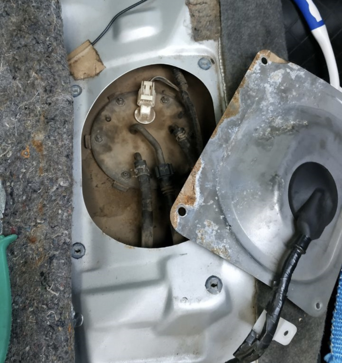 Как снять топливный насос на галант 9 Рукожопость наше все) - Mitsubishi Galant (8G), 2,5 л, 2000 года поломка DRIVE2