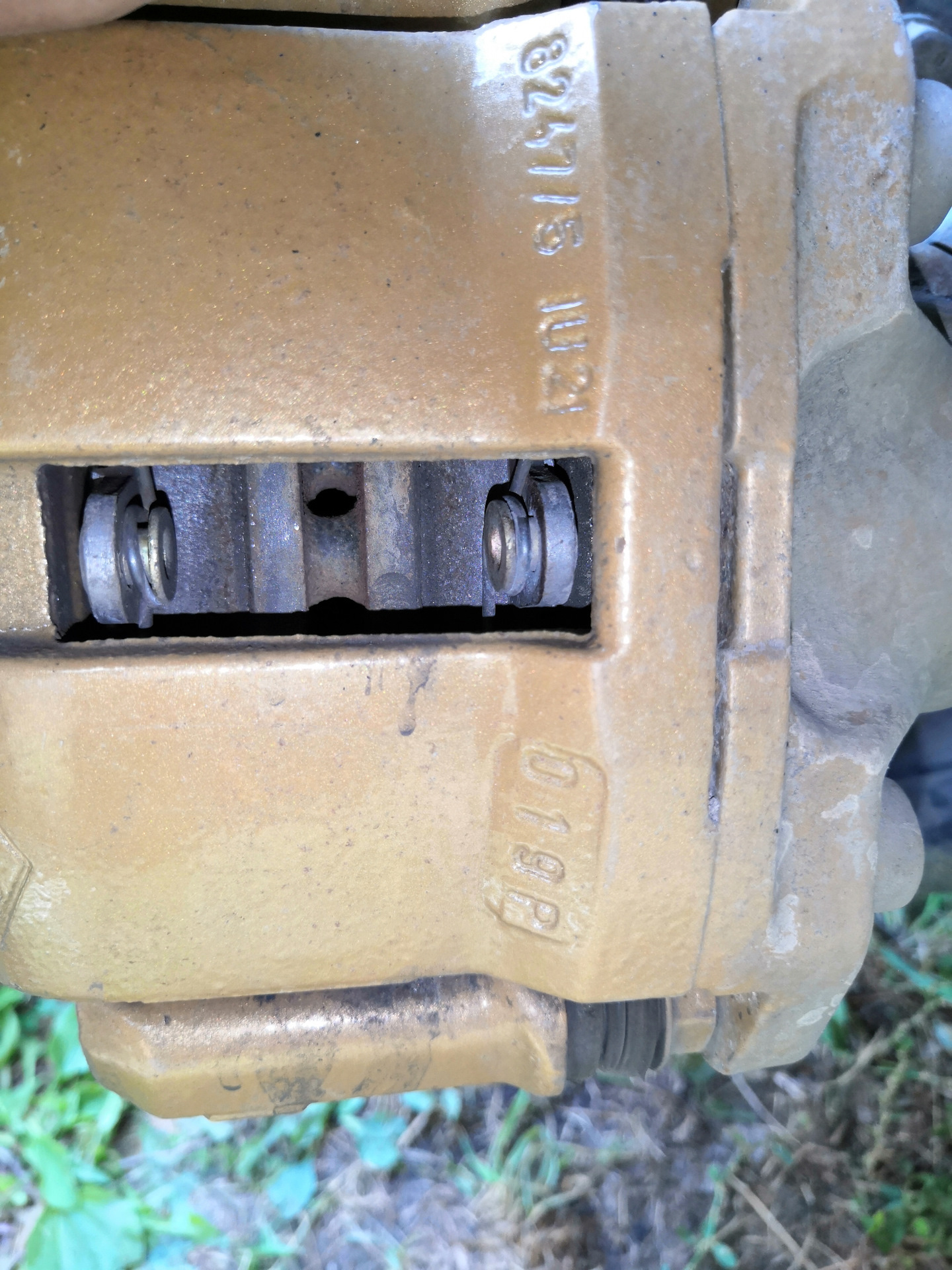 Залез значит направляющие задних тормозов помазать…и проверил износ ...