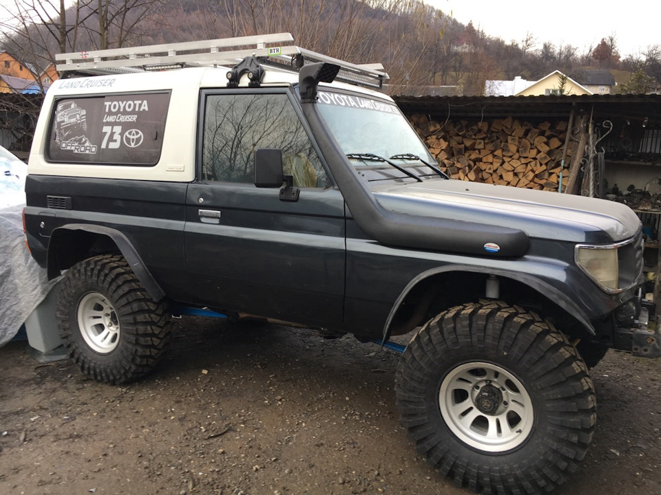 ТЛК73 на усиленных передних пружинах, Тячевский р-н, с. Вивсовцы, в процессе тюнинга… — Mitsubishi Pajero Sport (1G)