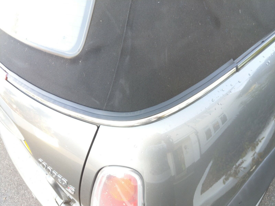 Второй вариант (фото с сайта eBay) — MINI Cabrio (1G)