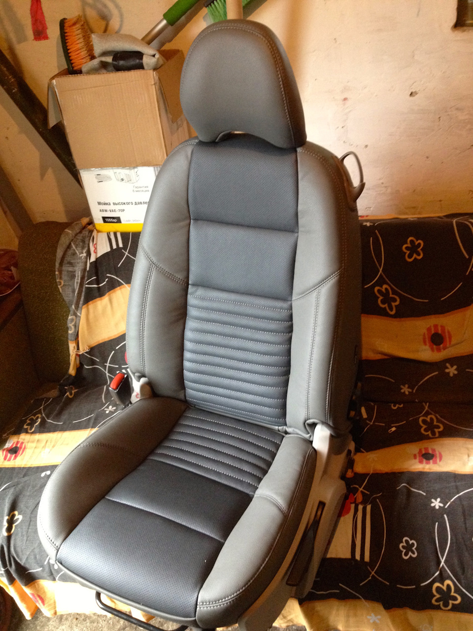 Когда производили Volvo C30, с конвеера каждые 4 минуты сходила новенькая машина. Я с одним только сиденьем промудохался 3,5 часа! Но второе сделал уже за 40 минут — прогресс на лицо. — Volvo C30