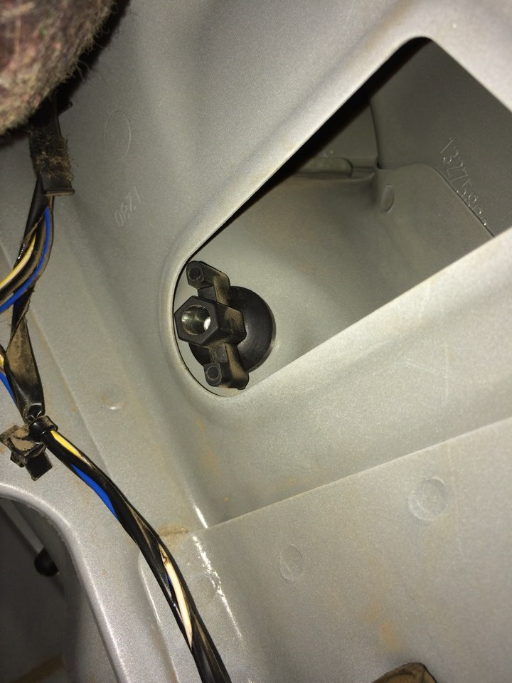 Меняем лампочку в стоп-сигнале — Opel Astra J, 1,6 л, 2011 года ...