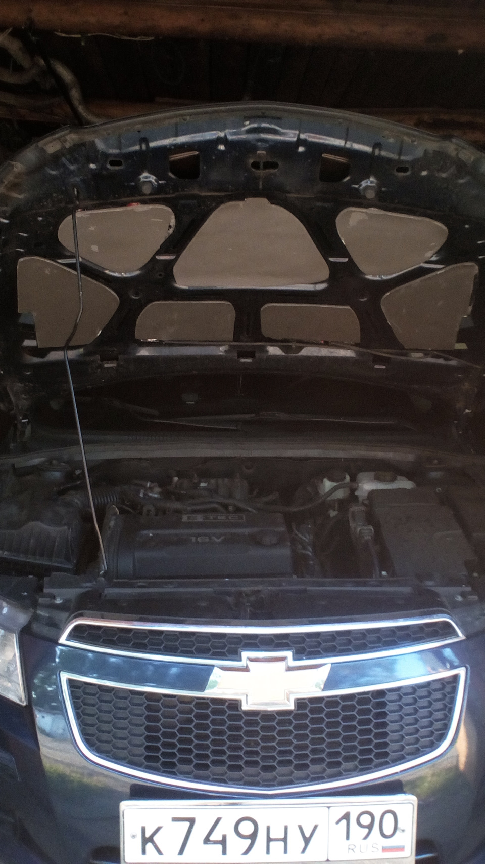 Шумовиброизоляция капота — Chevrolet Cruze (1G), 1,6 л, 2010 года ...