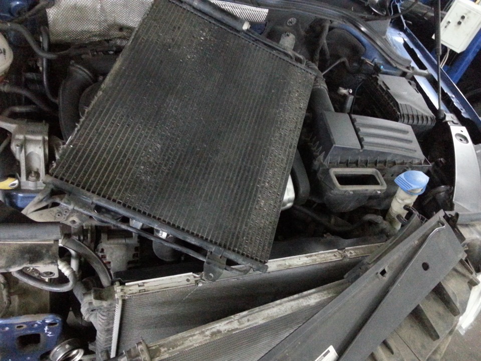 радиатор кондиционера положили сверху — Volkswagen Tiguan (1G)