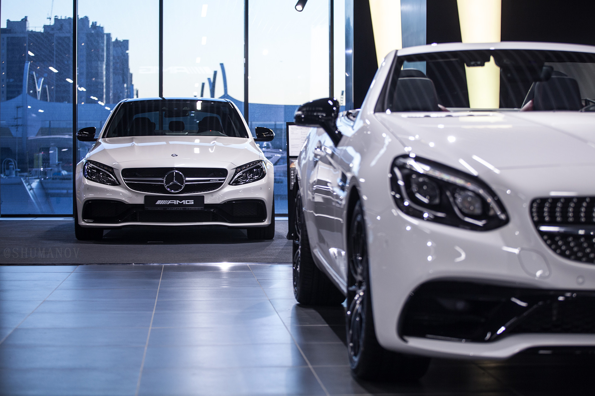 Авангард мерседес. Mercedes Benz Avangard. Авангард автосалон Мерседес.
