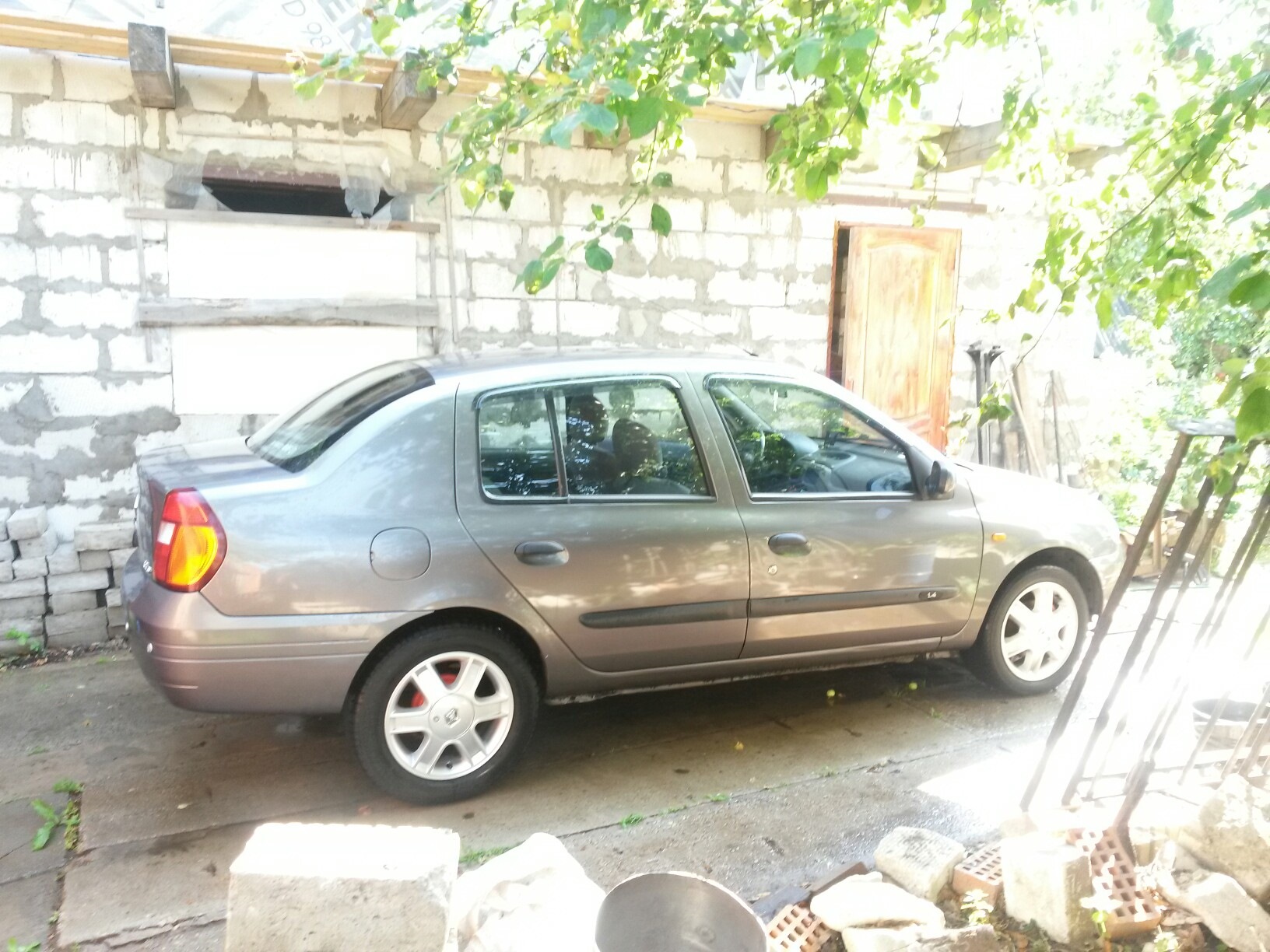 Рено клио 2 спорт. Шины рено клио 2. Renault symbol 1999. Renault clio 3 универсал. Диски на рено клио 2.