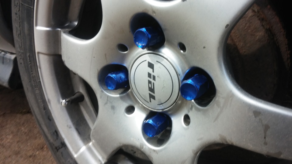 Новые гайки на колеса — Honda Civic Hatchback (6G), 1,5 л, 1998 года ...