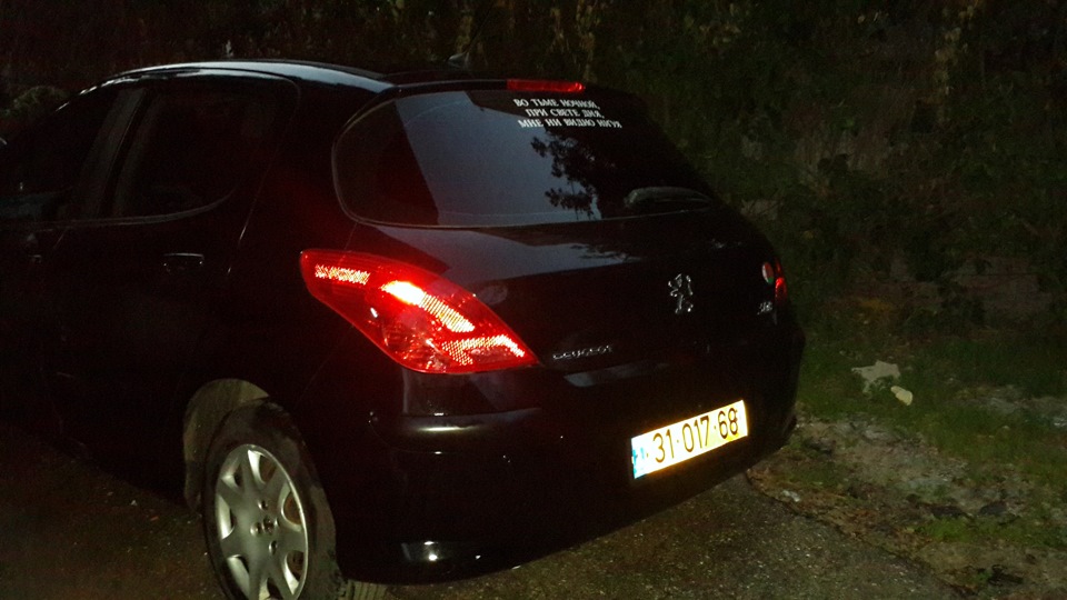 наклейка на заднее стекло — Peugeot 308 (1G), 1,6 л, 2009 года ...