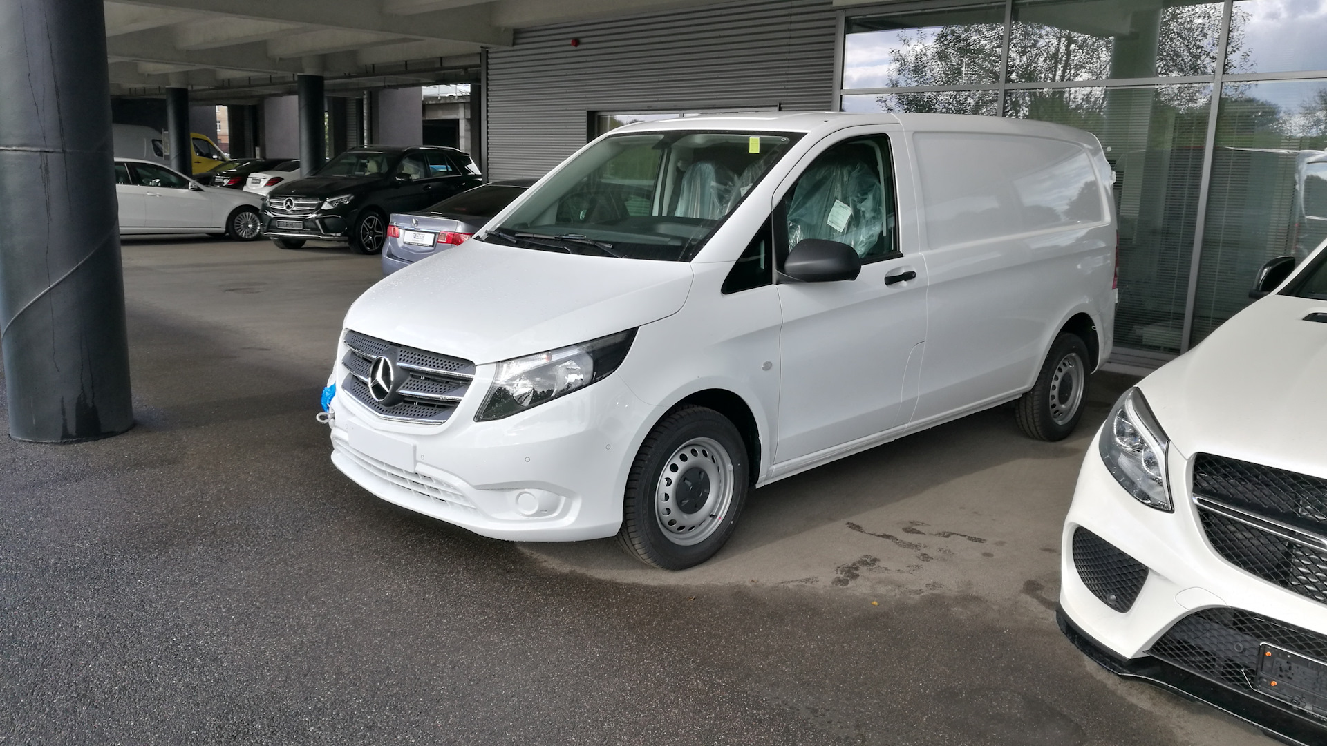 Владелец мерседес вито. Mercedes-Benz Vito 111 CDI. Mercedes Vito 111. Mercedes Benz Vito 111 CDI Mockup. Мерседес Вито 3 поколение.