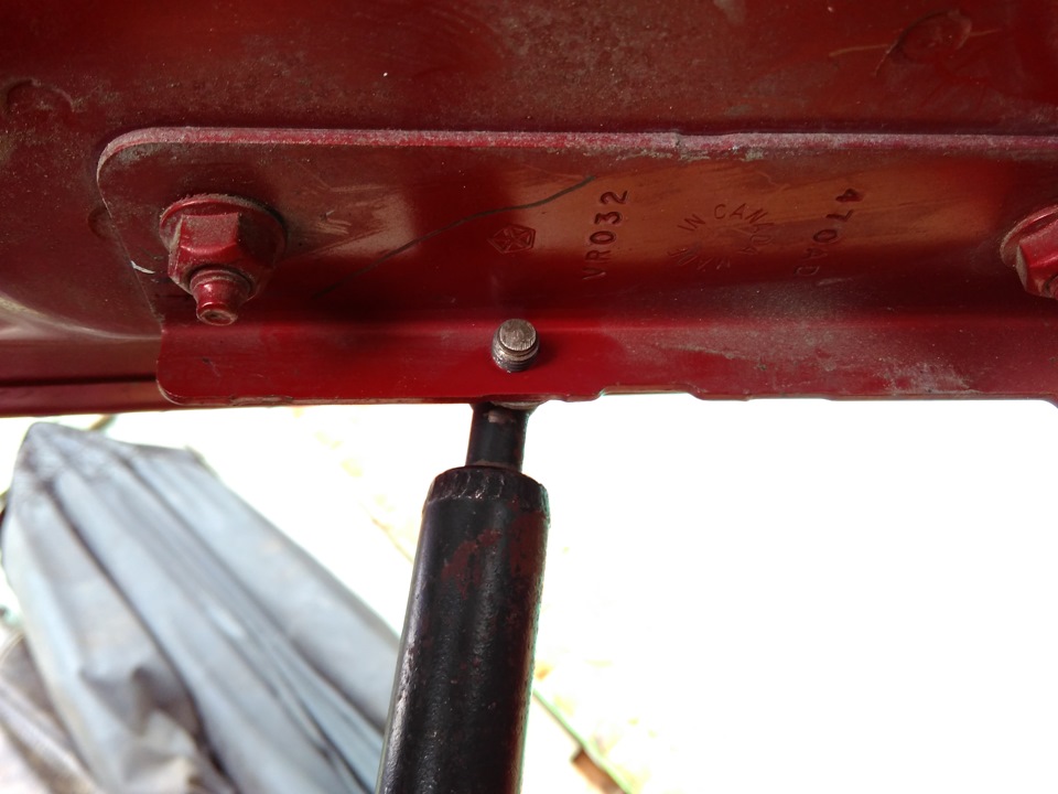 Верхнее крепление амортизатора (к петле) — Dodge Avenger Sedan