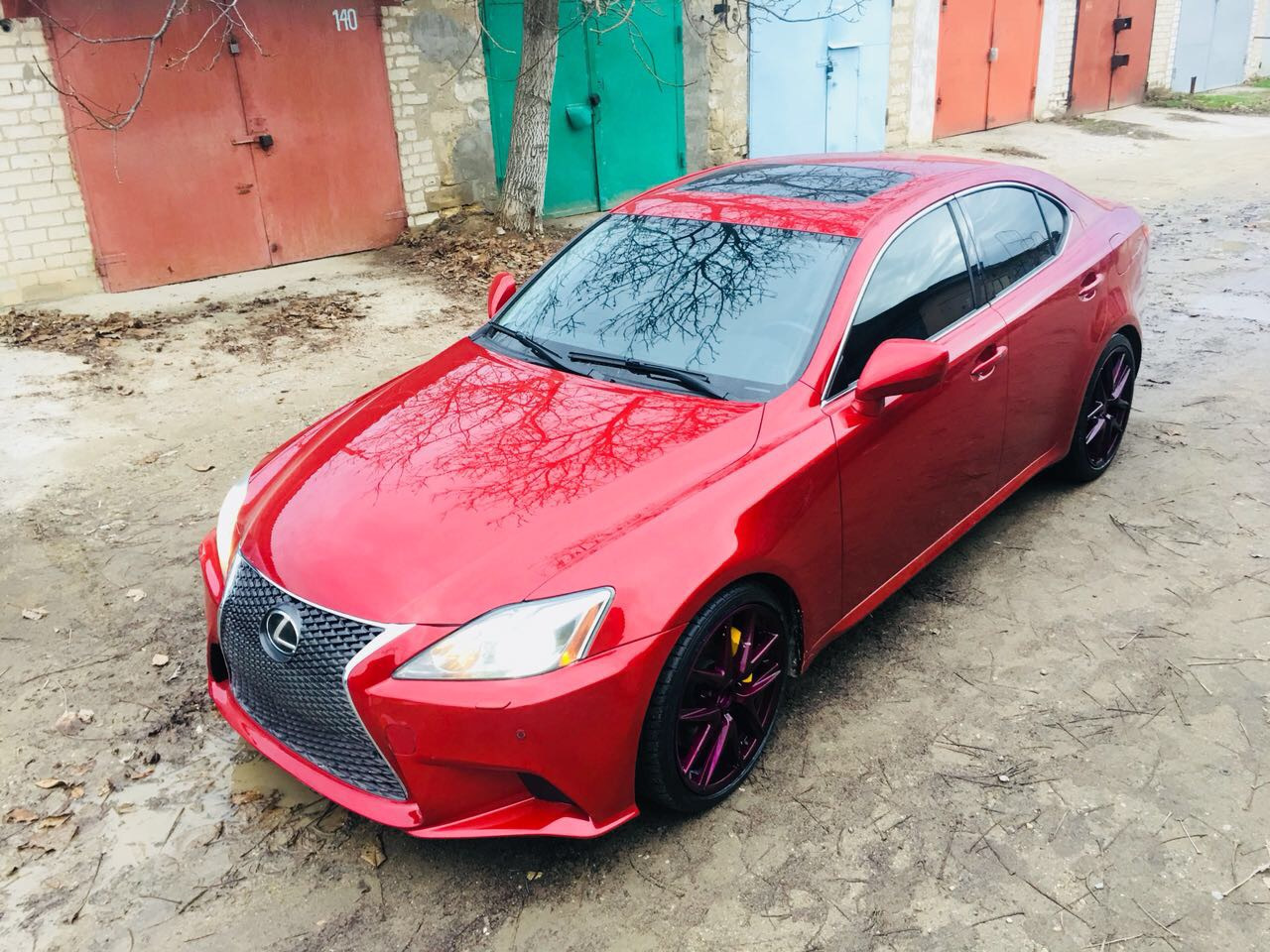 Lexus is 250 красный матовый