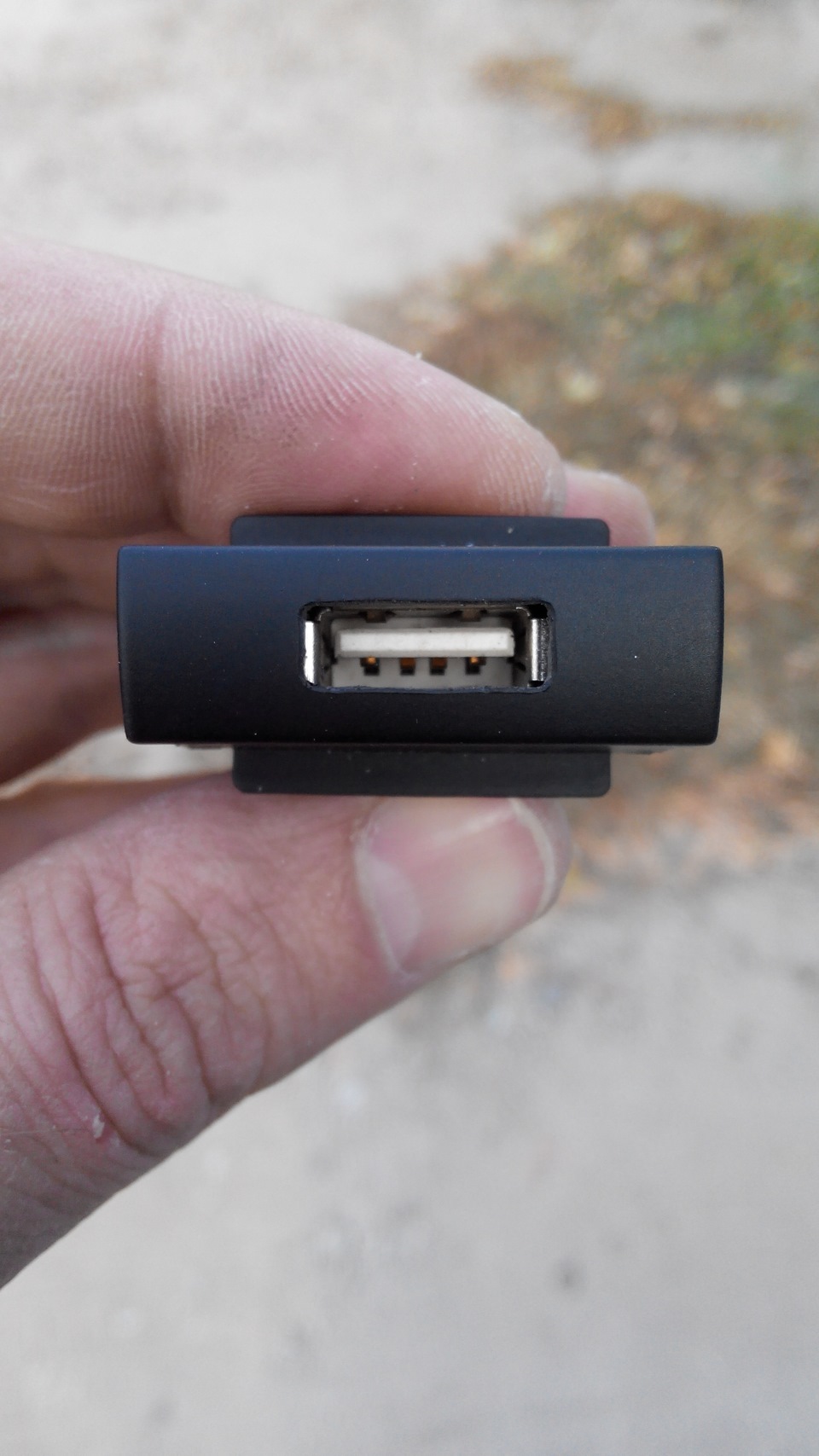 Usb вместо заглушки рено дастер