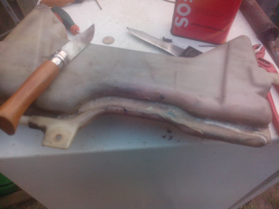 Потек расширительный бачок… — Dodge Spirit, 2,5 л, 1989 года | своими ...