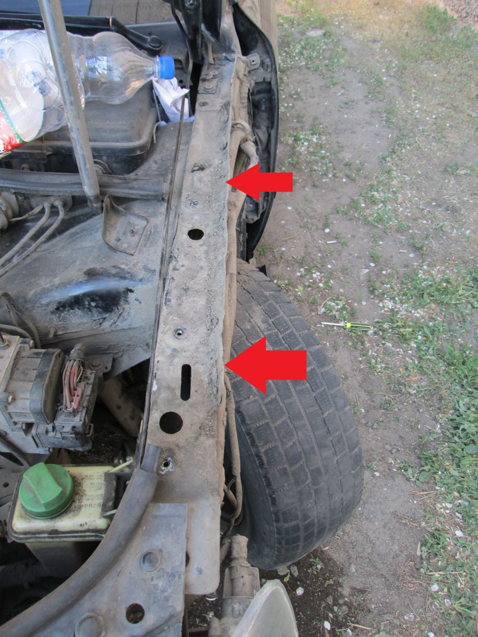 Протекает бачок омывателя — Volkswagen Passat B5, 1,8 л., 2000 года ...