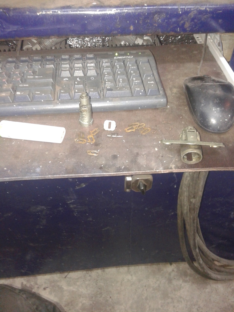 Поставил соленоид открывания багажника . — Geely Vision, 1,8 л, 2008 ...