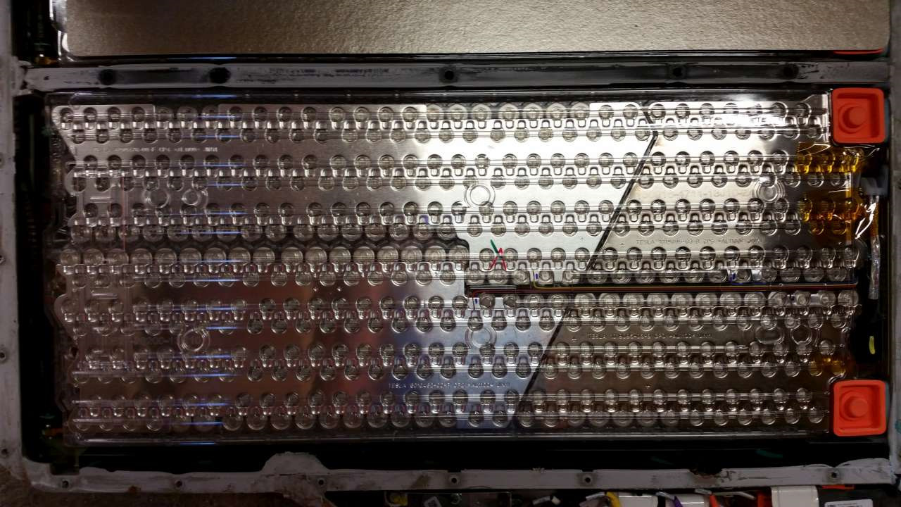 Сложная логическая плата и двухэлементная батарея: iFixit разобрала iPhone X - H