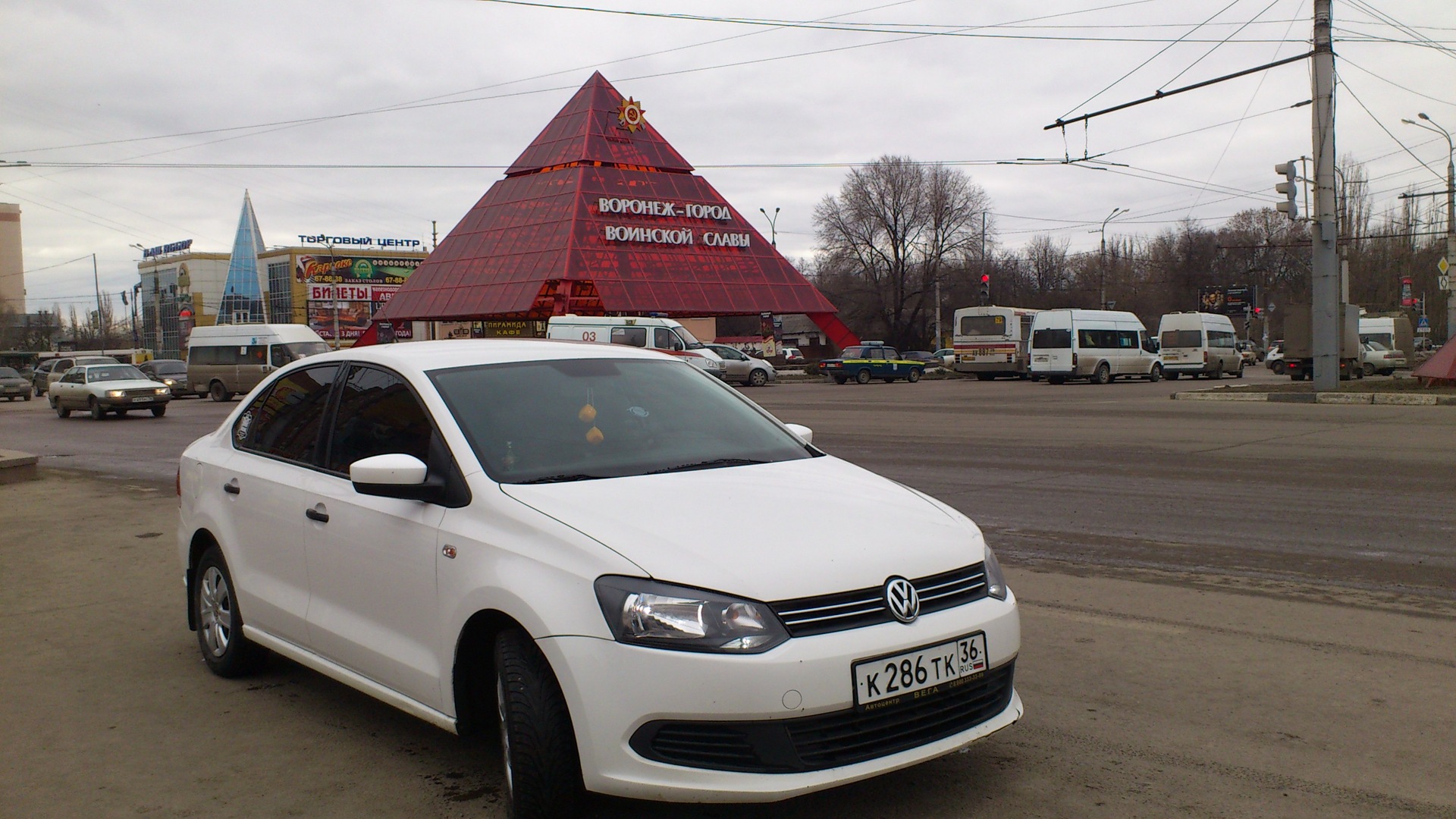 Volkswagen Polo Sedan 1.6 бензиновый 2010 | Белый истребиель на DRIVE2