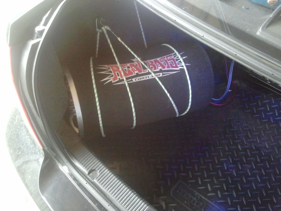 Установил сабвуфер Kicx icq 300ba. — Nissan Almera Classic (B10), 1,6 л ...