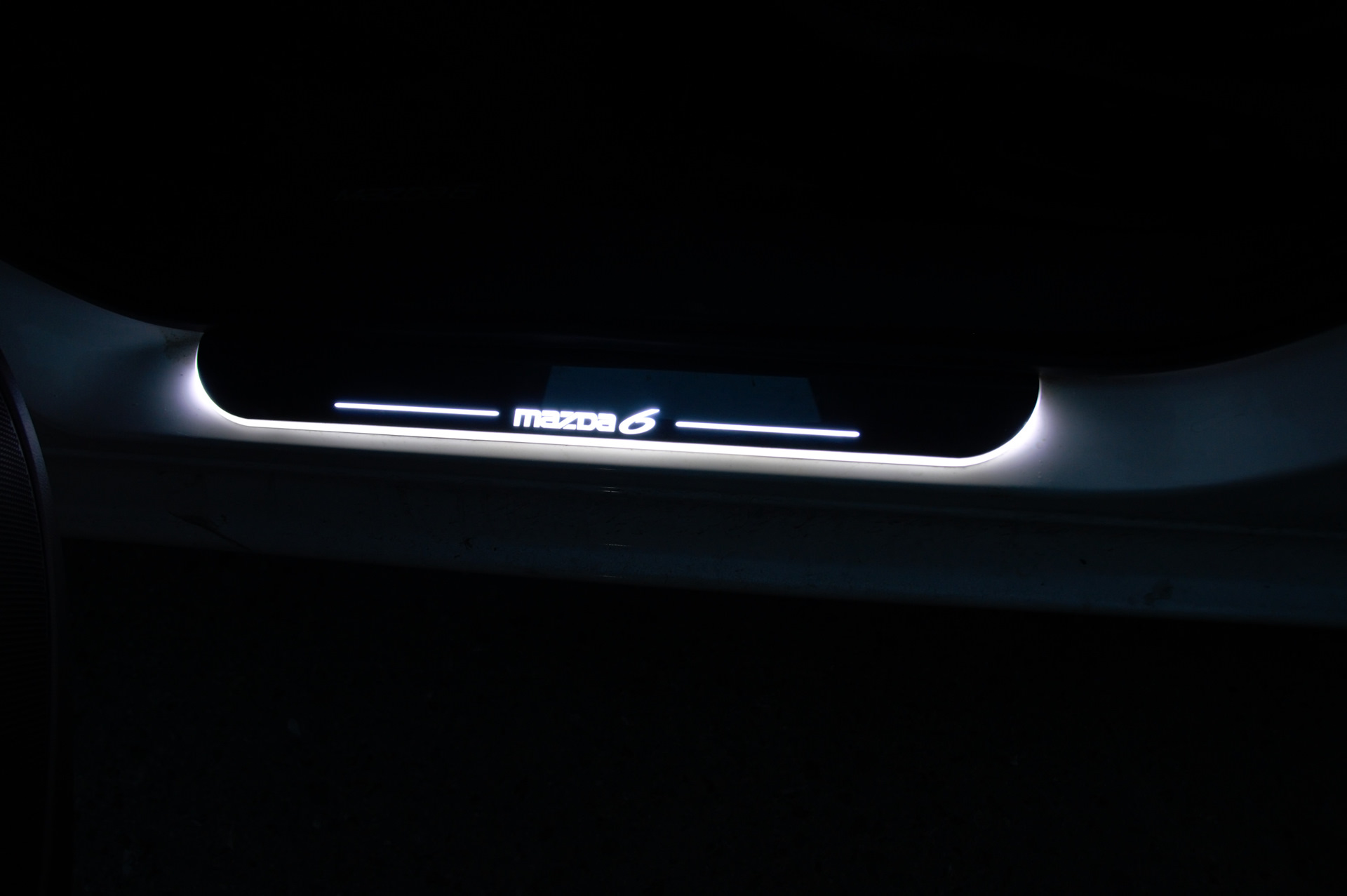Накладки mazda 6. Накладки на пороги Mazda 6 GJ. Подсветка порогов Mazda 6 GJ. Пороги для Mazda 6 (gg). Накладки на пороги с подсветкой Мазда 6.