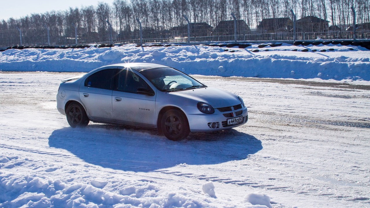 Dodge Neon II 2.0 бензиновый 2000 | двухлитровый овен на DRIVE2