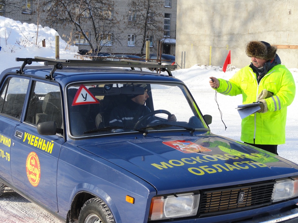 Значок юный автомобилист. Юный автомобилист ступино. Юный автомобилист корнейчука. Юный автомобилист корнейчука. Эмблема автомобилисты для детей.