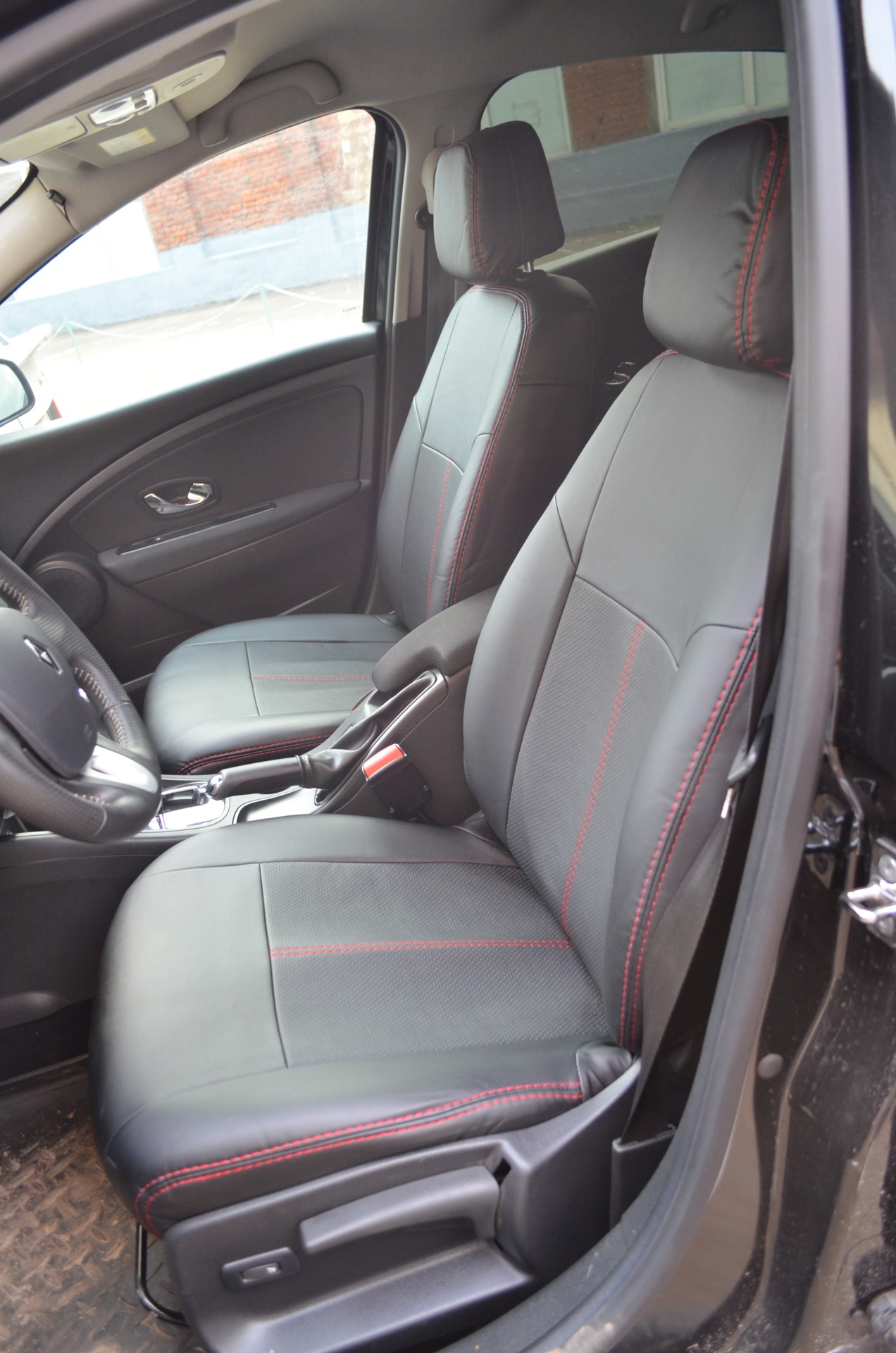 Чехлы на меган 3 автопилот. Чехлы на рено флюенс 2013. Авточехлы для renault fluence. Экокожа рено флюенс. Чехлы на рено флюенс 2012.