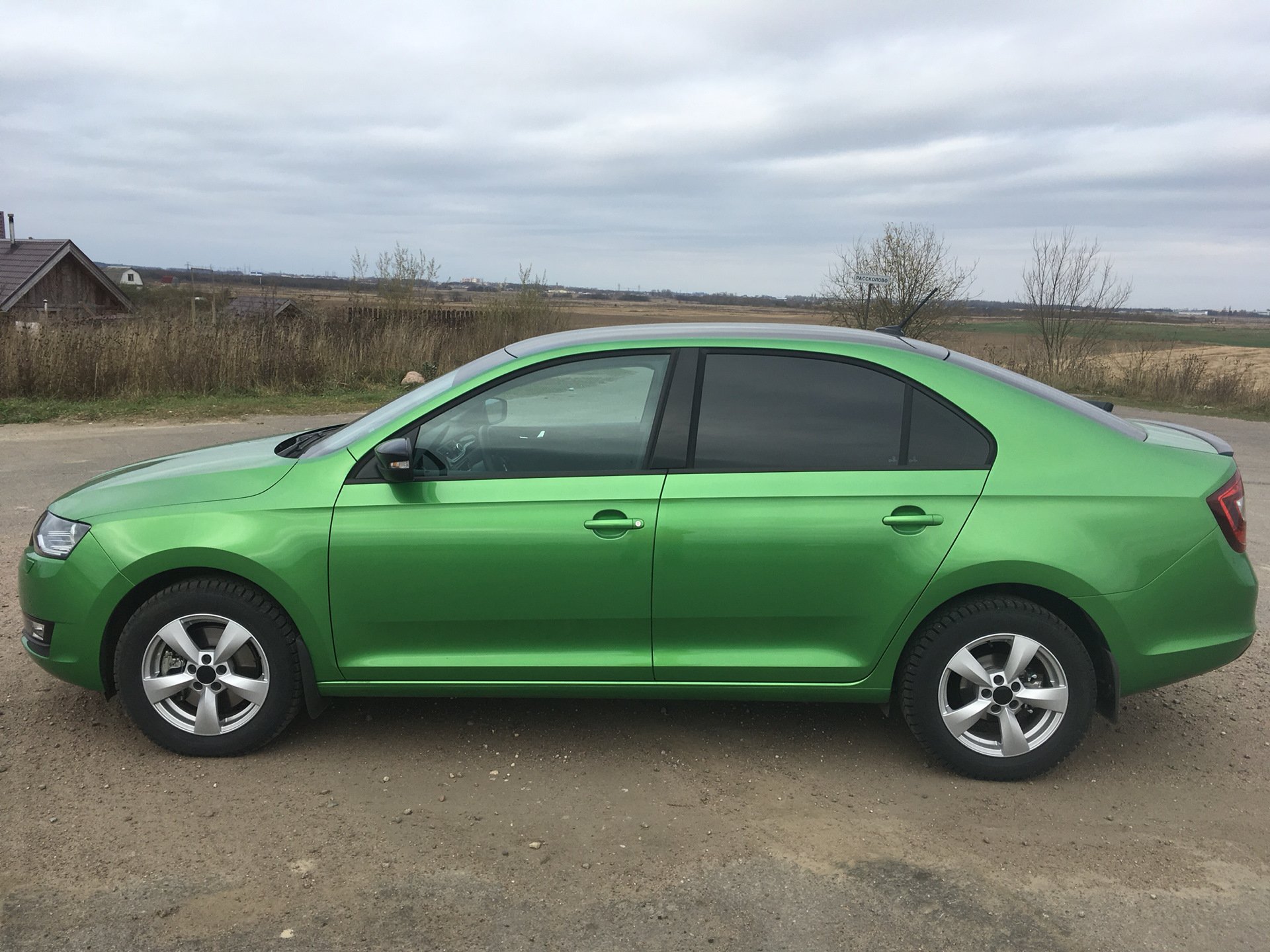 Китайская шкода рапид. R16 Skoda Рапид. Stratos на Шкода Рапид. Рапид Stratos 16 на Шкода. Диски Rapid r17.