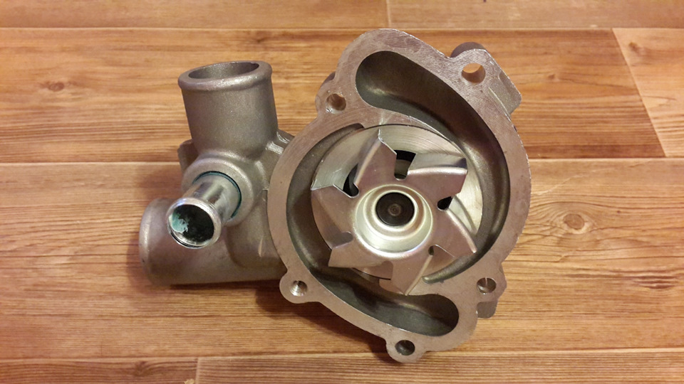 Помпа — ГАЗ 3110, 2,3 л, 1997 года | запчасти | DRIVE2