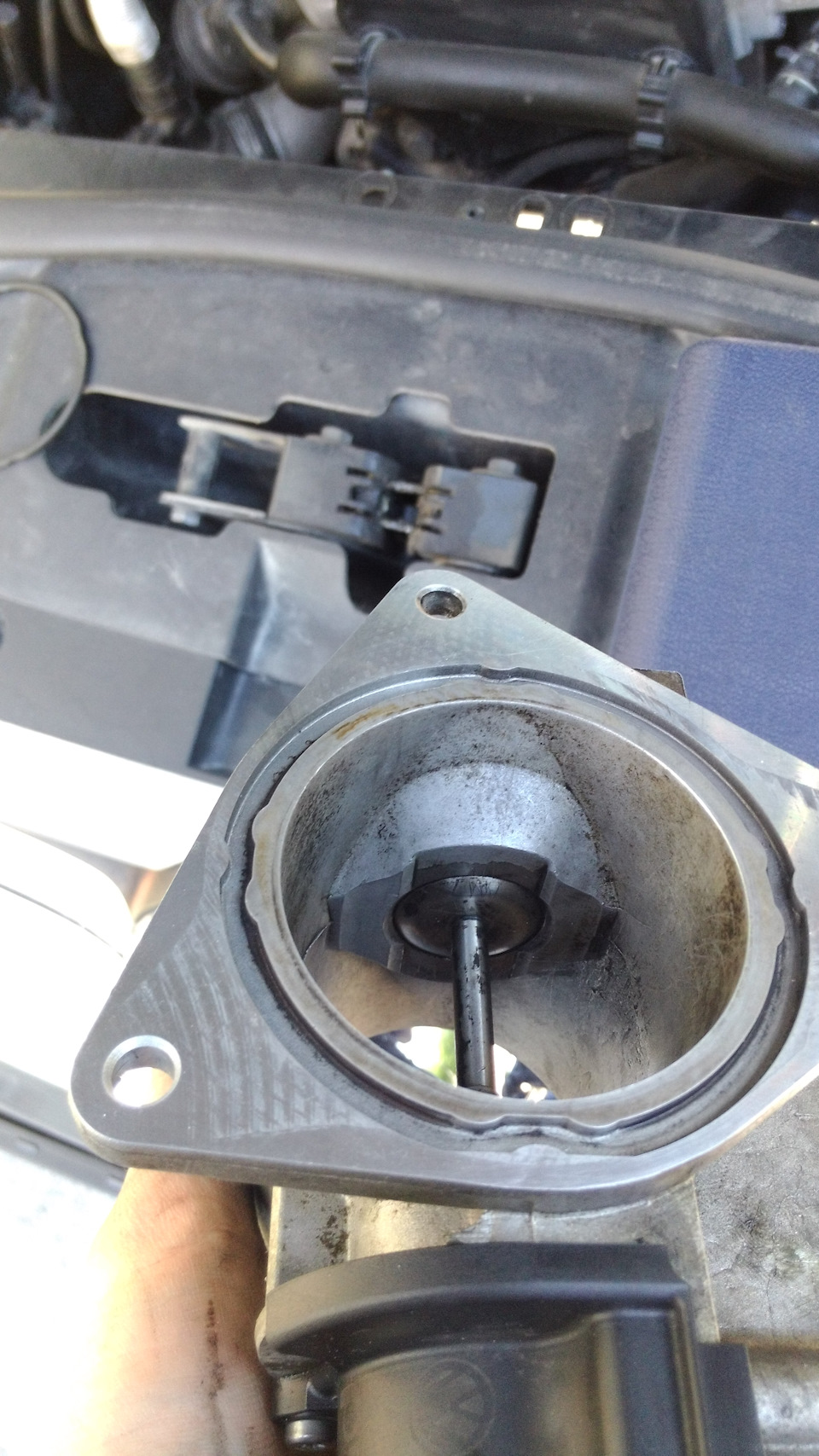 Замена дроссельной заслонки+чистка EGR — Volkswagen Touareg (1G), 2,5 л ...